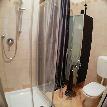 Garda House サンドラ